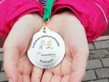 II miejsce dla Julki Ratajczyk w biegu na 300 m podczas Czwartków Lekkoatletycznych